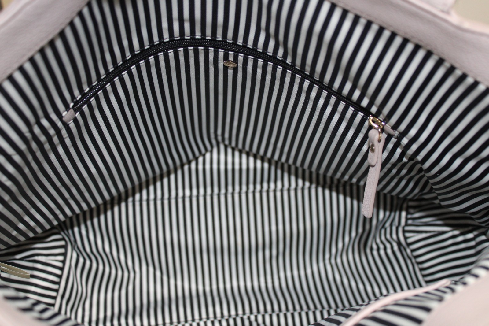 Kate Spade Gray & Yellow Leather Shoulder HandBag Purse thumbnail 15