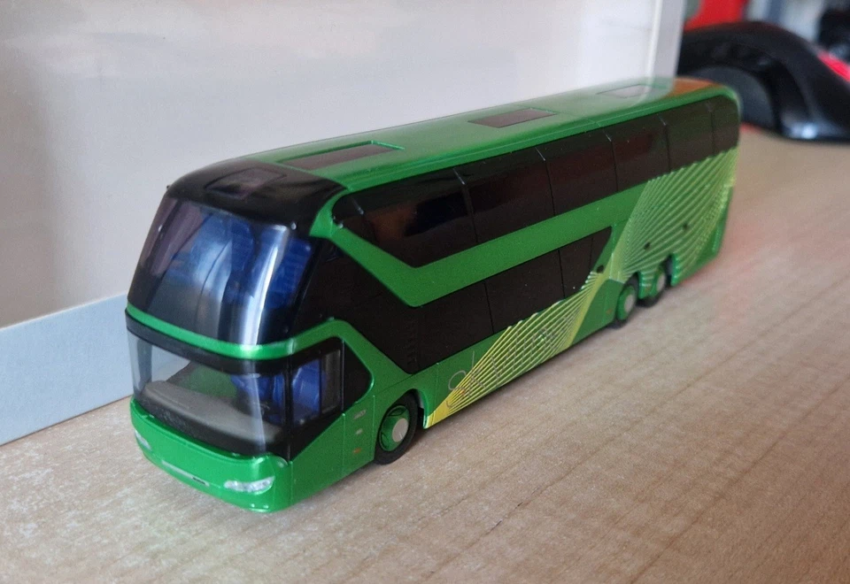Rietze ZY.NEO73-8120-738120	NEOPLAN Tourliner Financial Services IAA 2018 1:87 - Imagen 3 de 4