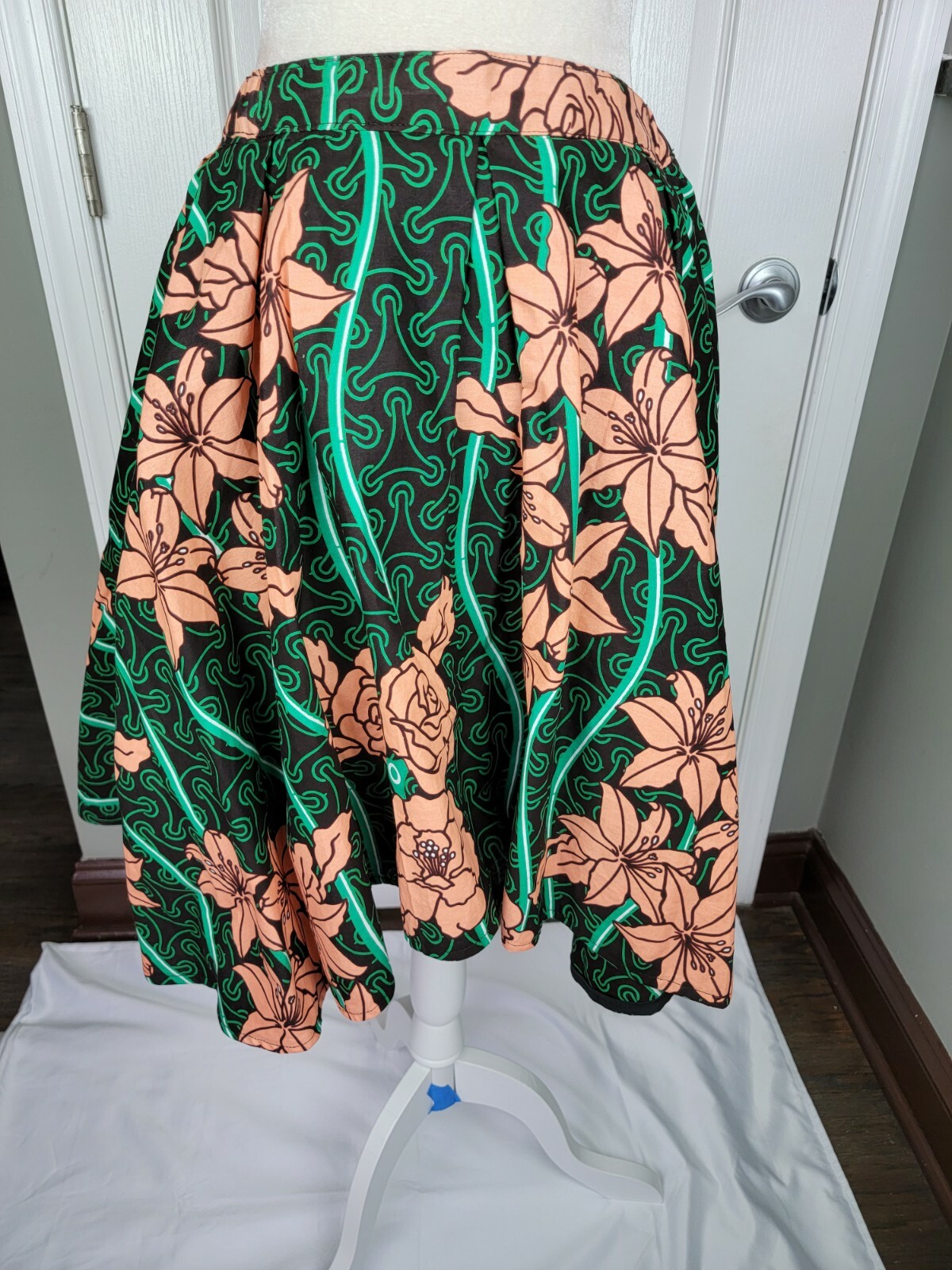 Picture 1 of 10