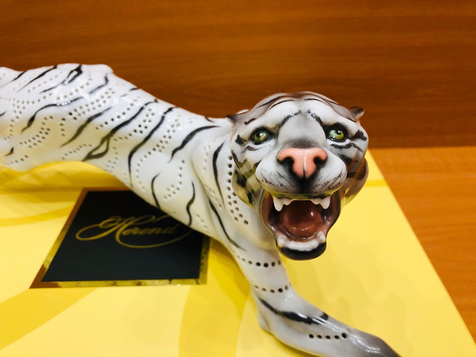 HEREND OPENWORK NATURAL-WHITE PATTERN LARGE TIGER FIGURINE,17,75