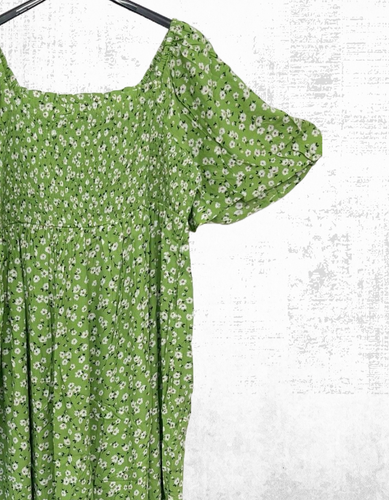 Ex Women’s Maternity Curve Ditsy Print Tiered Dress in Green (A Bit Defect) - Picture 3 of 4