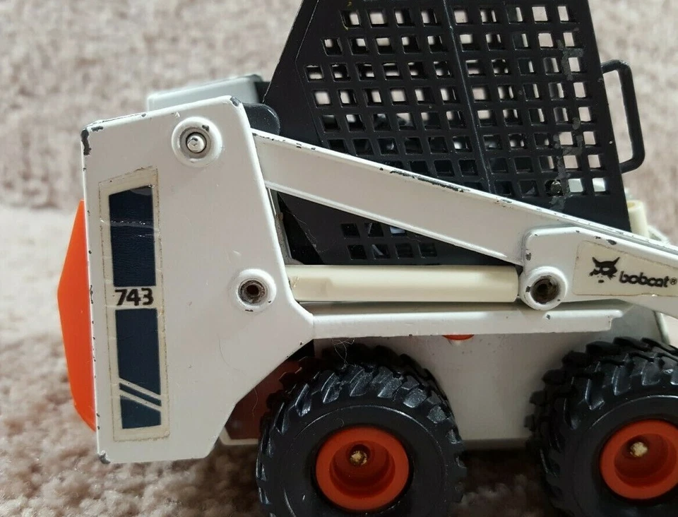 Clover Melroe 1/19 Diecast Bobcat Model 743 Skid Steer Loader Made In Korea - Image 2 of 4