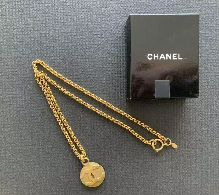 CHANEL Vintage Necklace Gold Pendant Metal Round CC Logo Coco Pendant with  Box