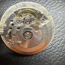 Eta 2824-2 movement 25 Jewel Automatic Date  6 White Wheel RUNS GREAT 