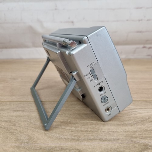 Vintage Roadstar LCD-4004 colore argento 4" pollici LCD monitor televisore portatile - Foto 5 di 24
