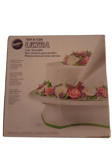Trim-N-Turn Ultra Cake Turntable White and Green