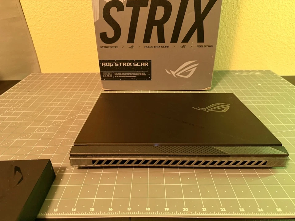 Asus ROG Strix Scar 16 G634JY 240Hz QHD+ i9-13980HX 32GB 2TB SSD RTX 4090 - Image 2 of 4