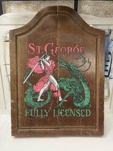 Original 1970’s dartboard Pictures will show it’s used but still works 4 Darts