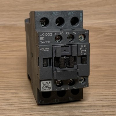 Schneider Electric / Telemecanique LC1D32BD LC1D32 BD Schütz / Protect NEW