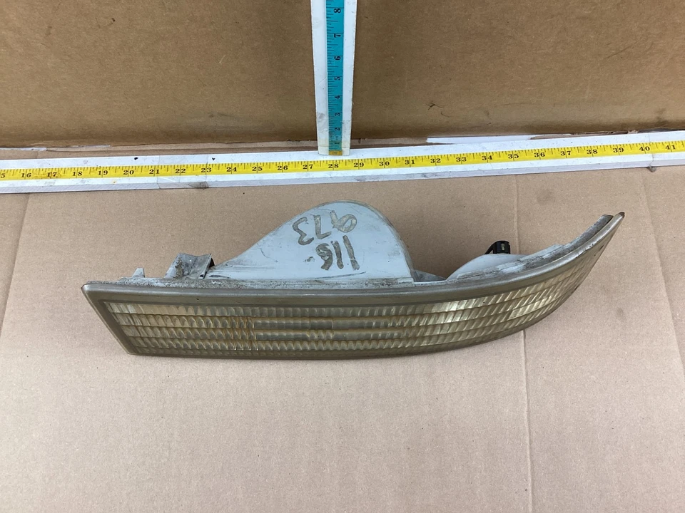 1995-2005 Chevrolet Astro Right Passenger Side Corner/Park Turn Signal Light OEM - Image 3 of 4