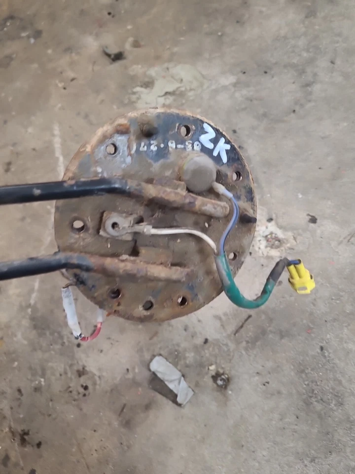 Soporte para bomba Toyota Supra MK3 1986.5-92 con corte de tubo de bomba Foto 4 de 4