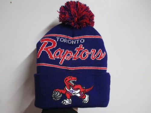 VINTAGE WINTER POM POM HAT NWT 