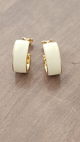 Monet Signed Cream Enamel Gold Tone Metal Hoop Clip On Earrings Vintage - Picture 2 of 11
