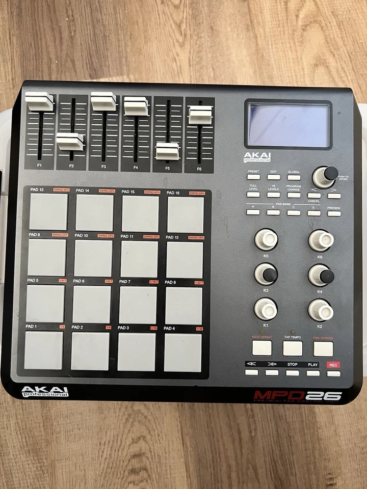 Controlador Pad USB/MIDI Akai Professional MPD26 Foto 2 de 4