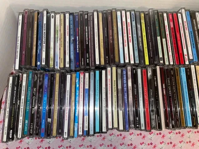 100+ CDs LOT Pop/Movie/R&B/Country/Folk/Electronic Celine Dion Barbara Streisand - Image 2 of 4