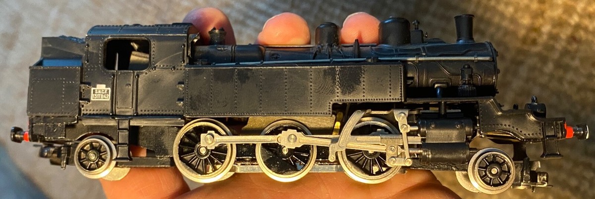 TRAIN ECHELLE HO HORNBY LOCO-TENDER 131 DE LA SNCF échelle 1/87 ème