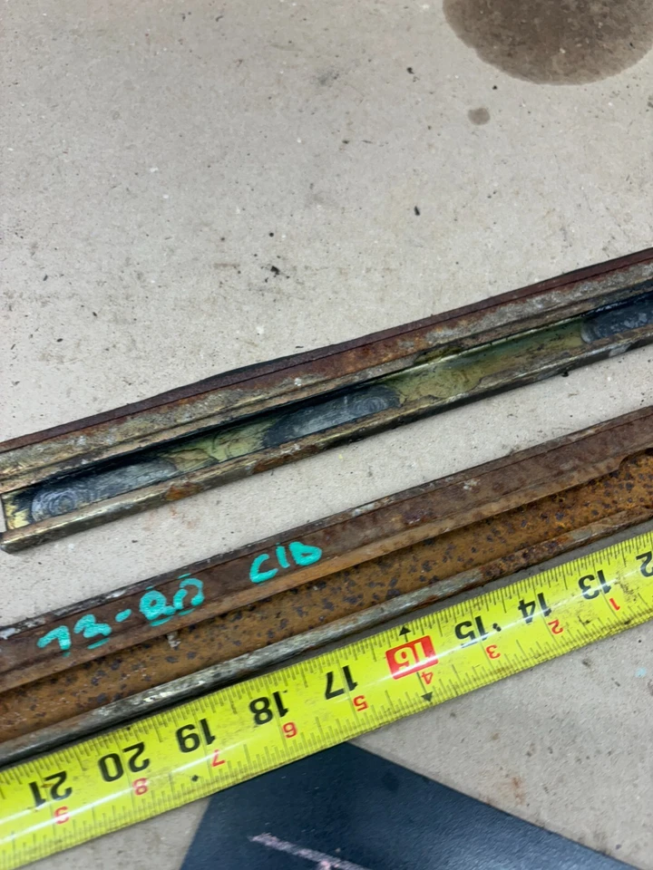 73 75 77 79 80 CHEVROLET GMC K5 K10 C10 K30 C30 OE RH LH PUERTA RIELES DE RIELES DE VIDRIO Foto 3 de 4