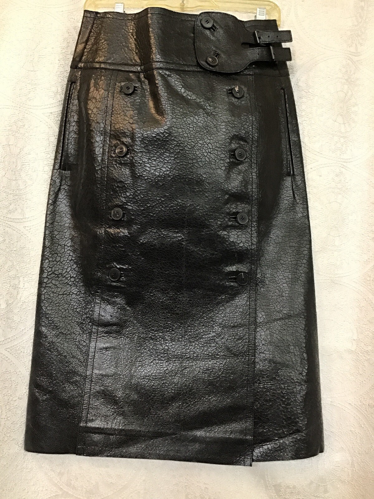 Gonna Yves Saint Laurent rigida in pelle nera con bottoni nuova con etichette taglia 38