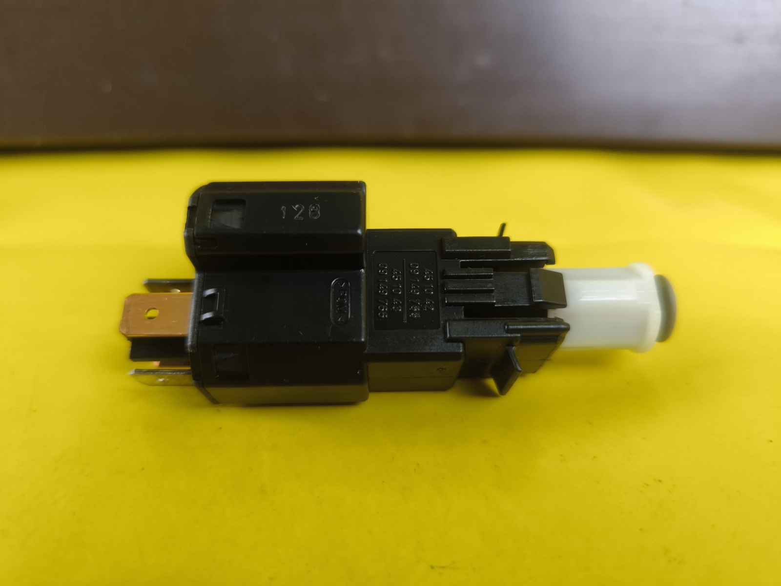 Brake Light Switch Vauxhall Omega B Corsa C Meriva A Tigra B GM 9149766