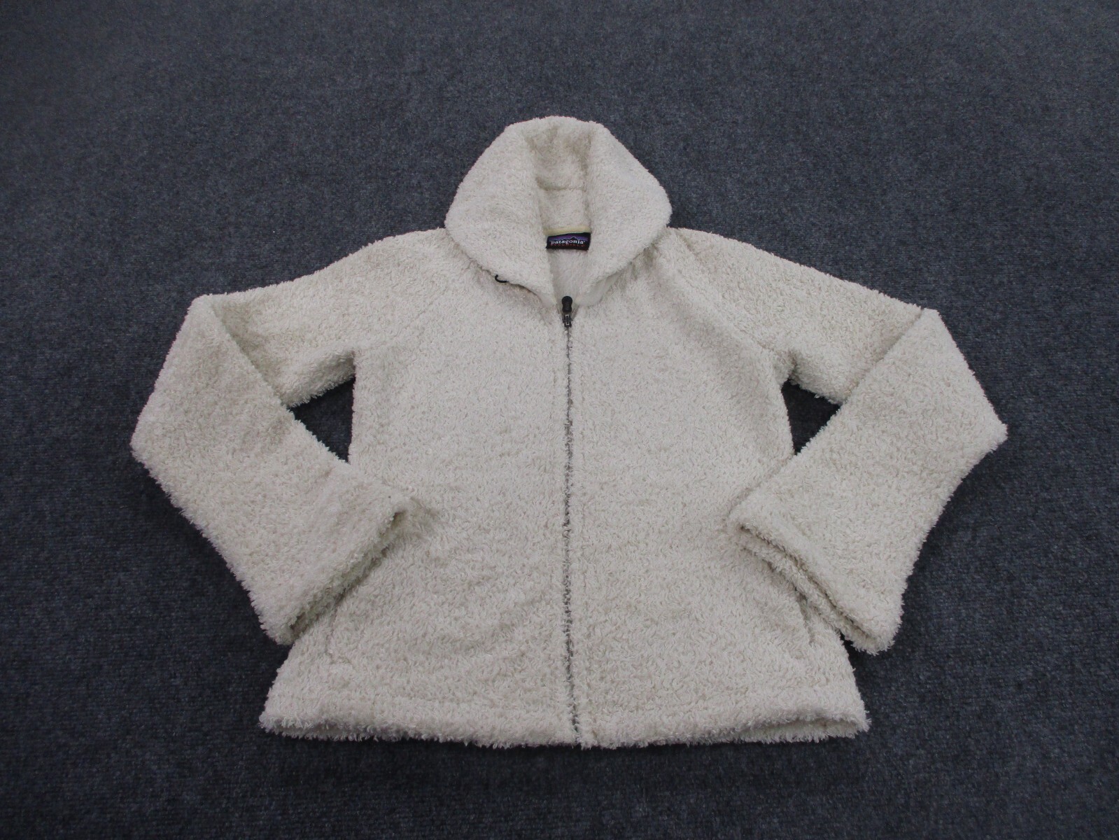 Patagonia Womens White Sherpa Fleece Synchilla Cowl Neck Jacket for Outdoor Adventures