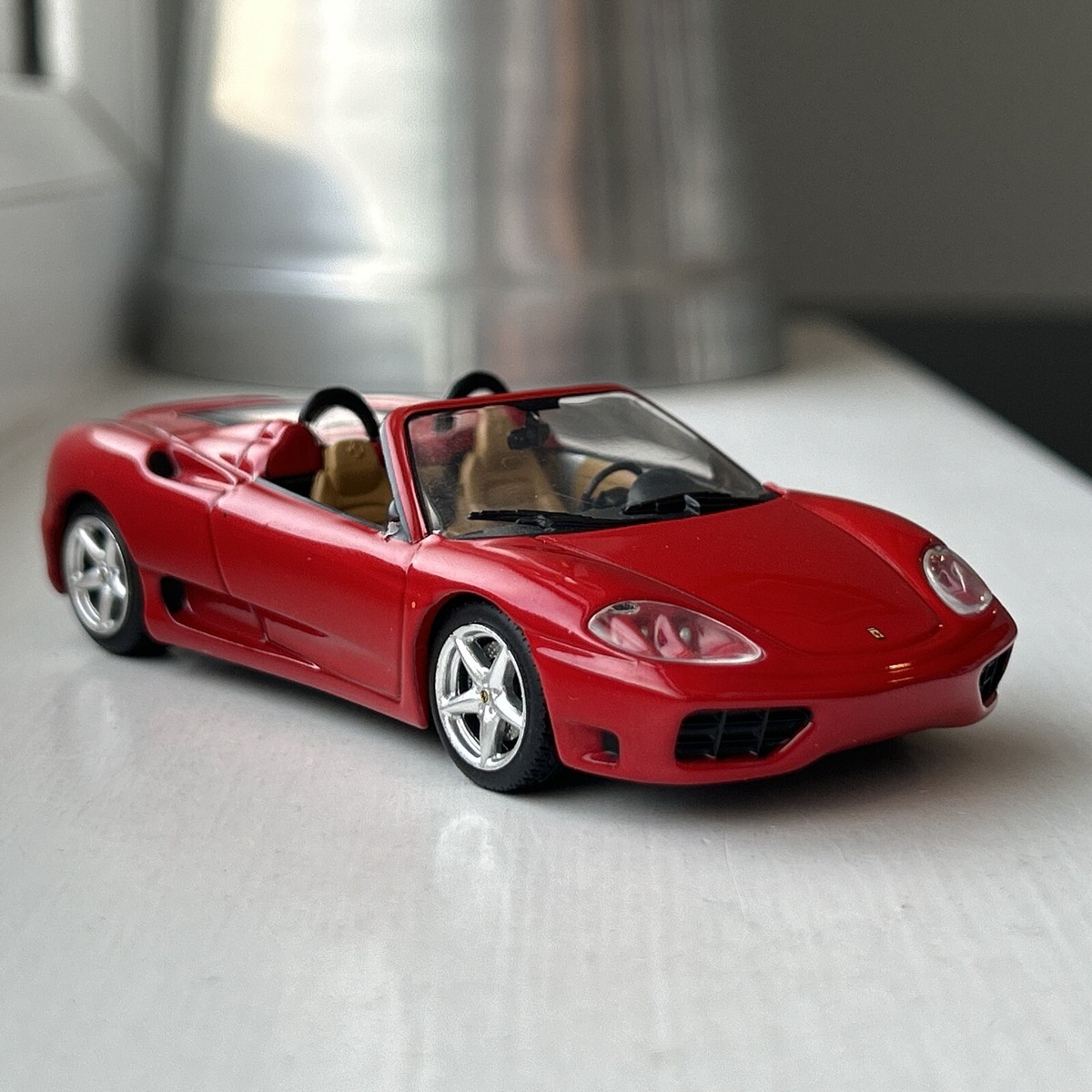 Ferrari 360 Spider 1/18 スケールモデル 1/18 Hot Wheels Ferrari 360 Spider (Red) Diecast Car Model