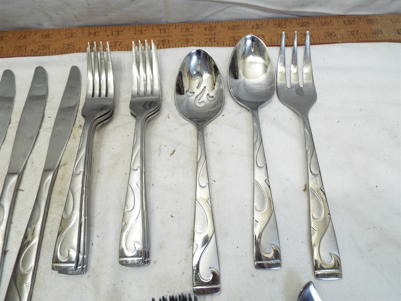 40 pcs Oneida Tuscany Stainless Steel Flatware Set partial svc for 8