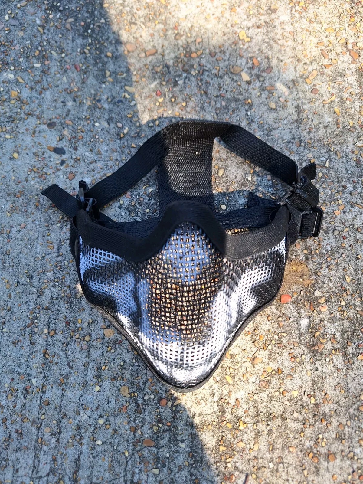 Extra Strong Airsoft Game Protection Metal Mesh Half Mask In Black & White Skull