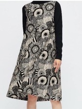 Vestido midi floral blanco y negro Marimekko mediano algodón minimalista oficina