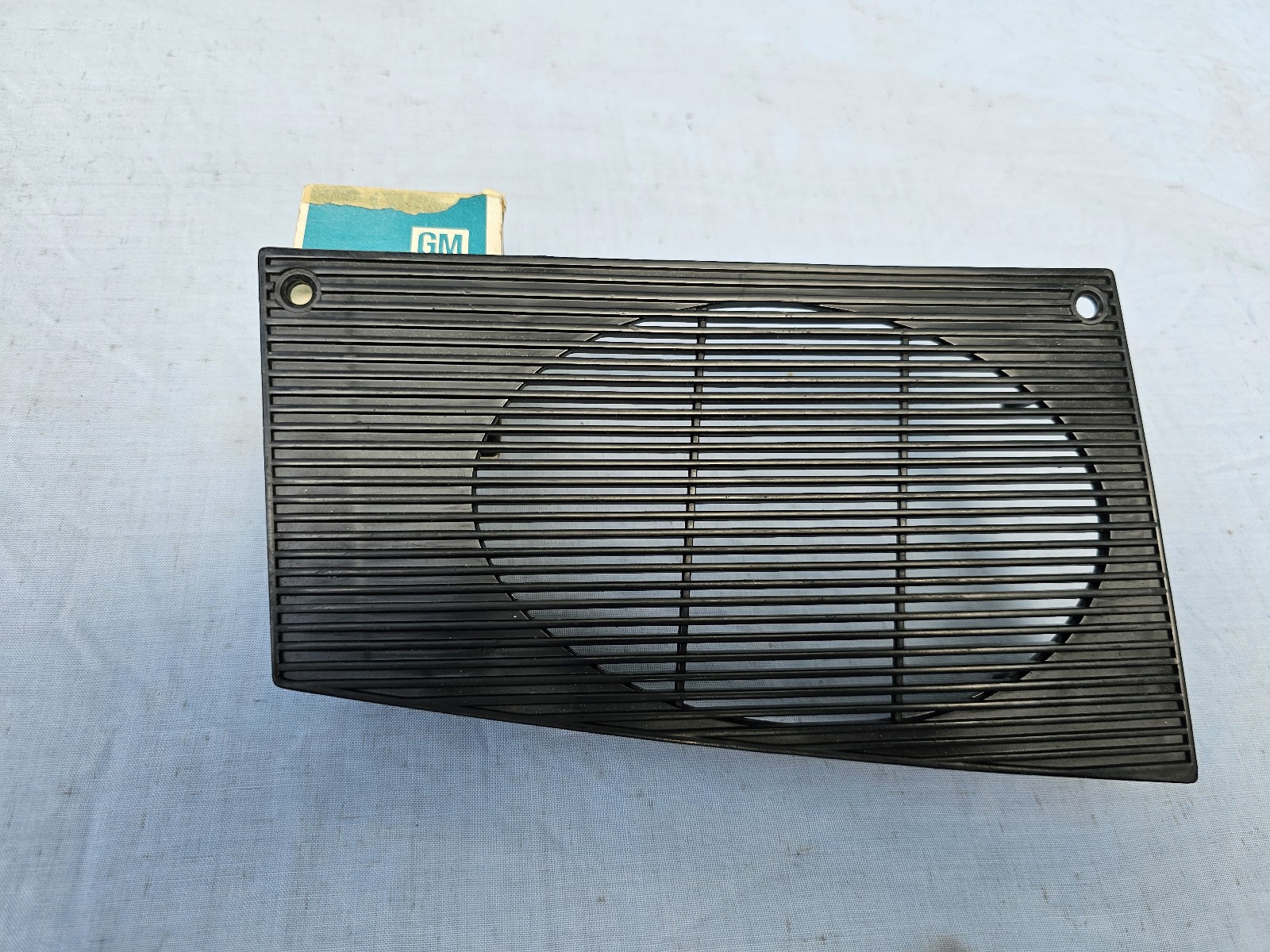 NOS 1984 CHEVROLET CELEBRITY RIGHT HAND RADIO SPEAKER GRILLE 14059852