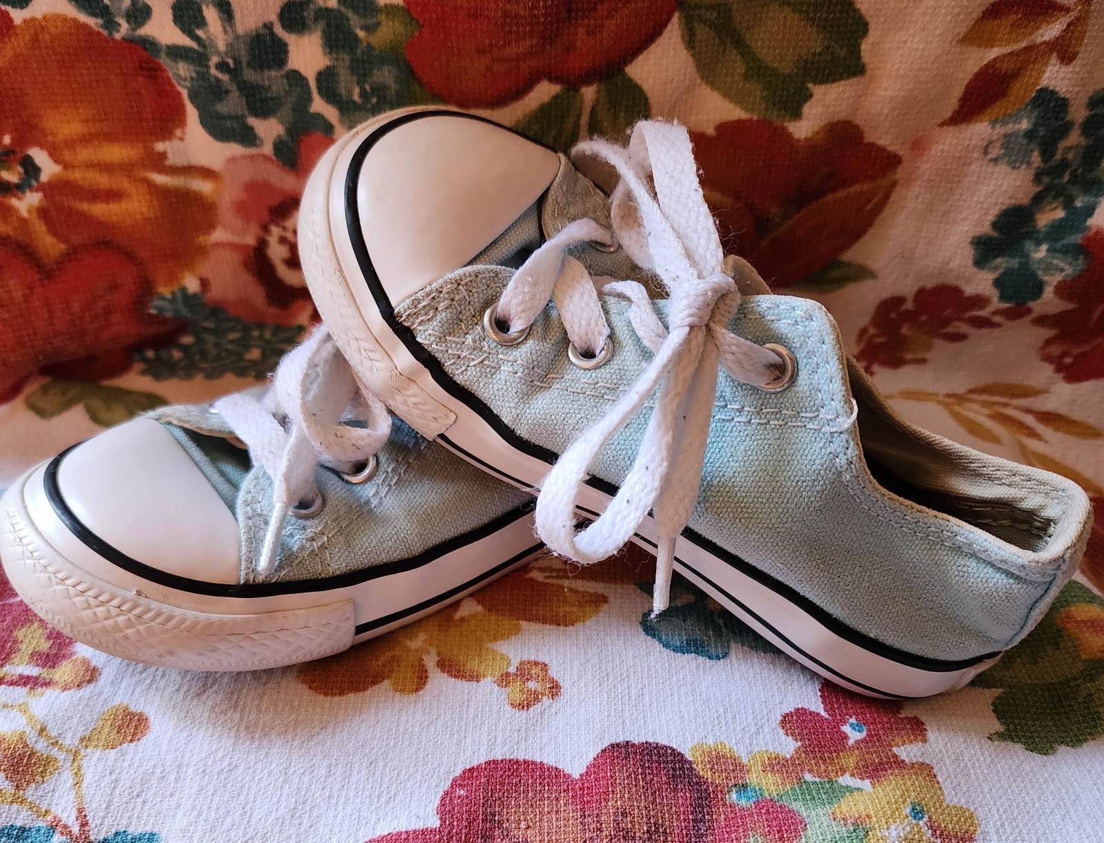 Light Blue  Sneakers Size Toddler 8