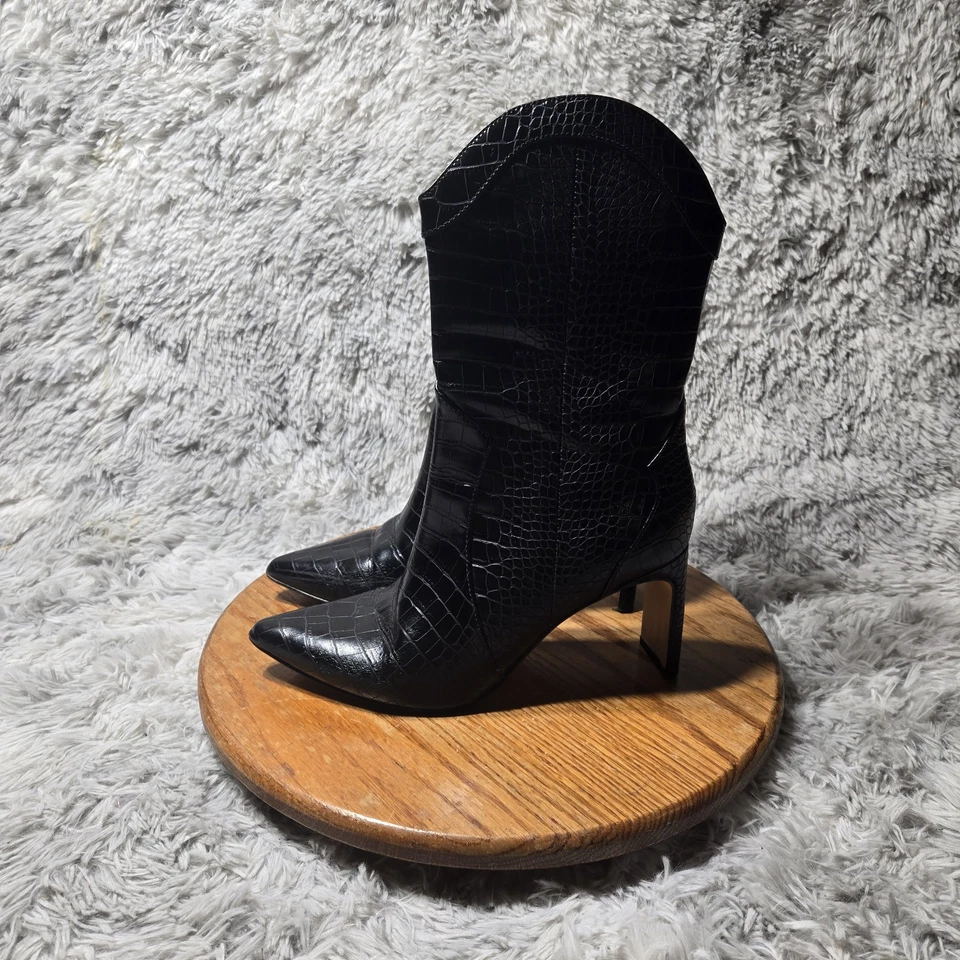 Bota Chinese Laundry Mujer Talla 10 Negra Imitación Cuero Estampado Cocodrilo Cremallera Tacón Medio Pantorrilla Foto 2 de 4