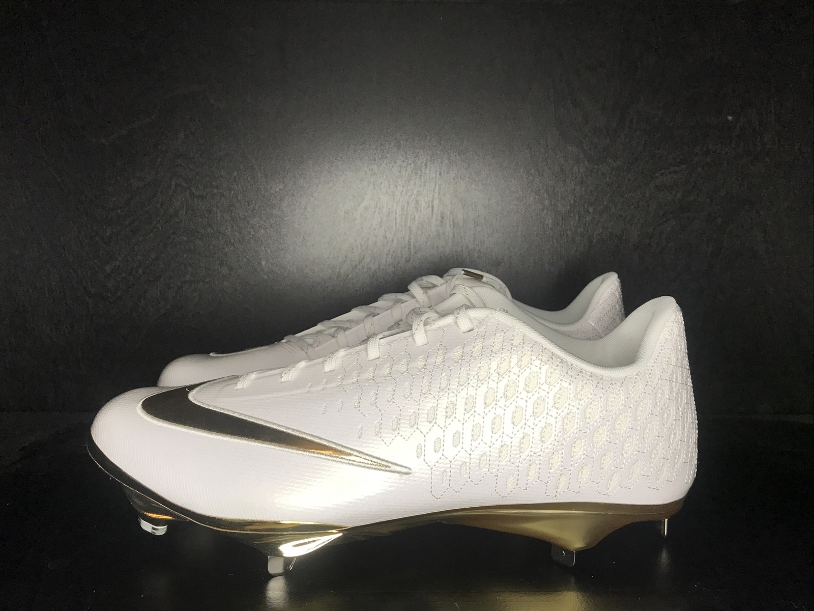 gold nike baseball cleats