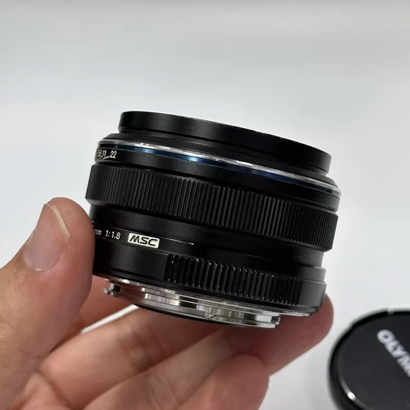 Olympus M.Zuiko Digital 17mm F/1.8 Wide Angle Lens w/front back