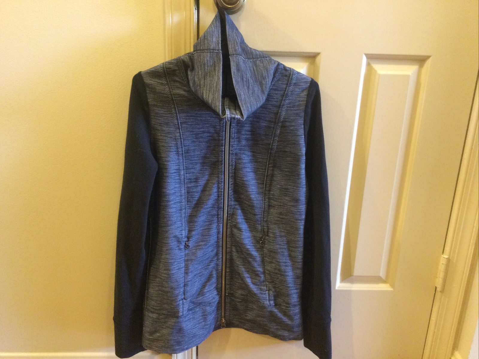 Lululemon Devine Zip Stretch Jacket Top  Gray & B… - image 5