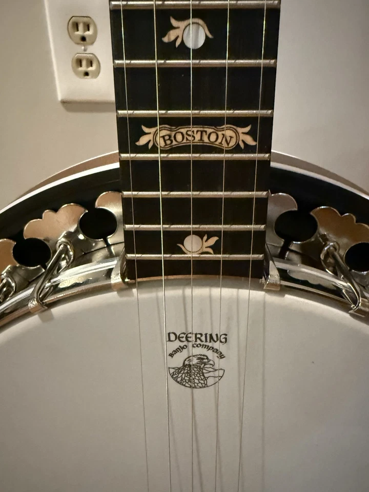 Banjo de 5 cuerdas Deering Boston con estuche original - Excelente estado Foto 4 de 4