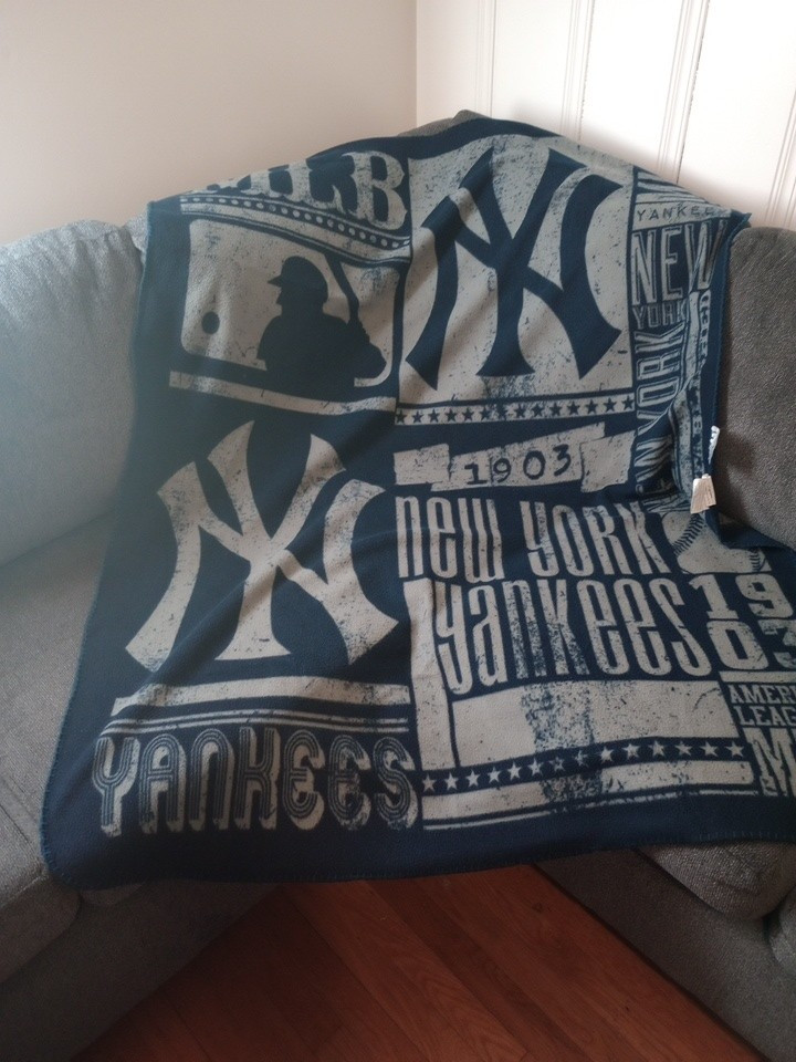 Size Queen Northwest NY Yankees Retro Style Plush Throw Blanket