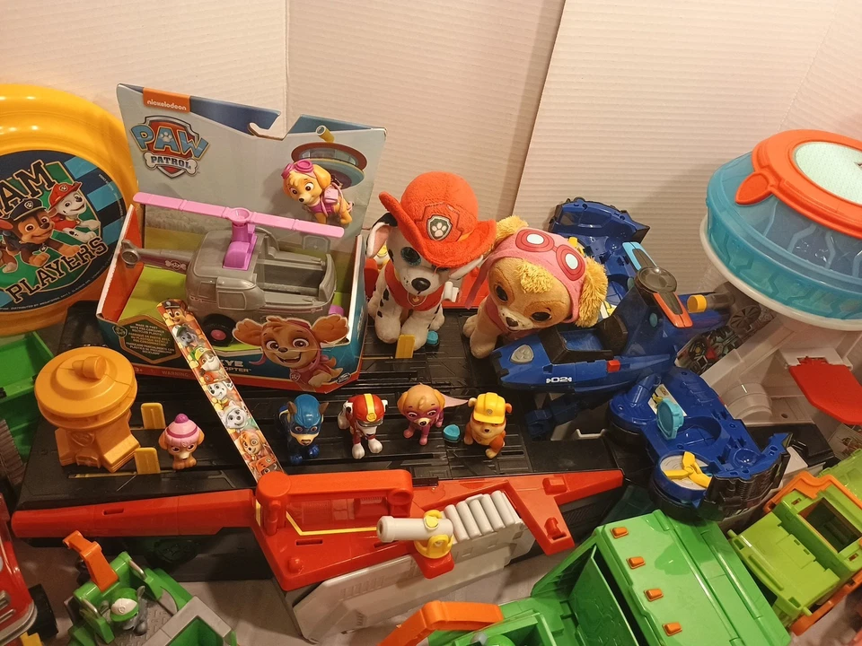 Enorme Lote 50+ Figuras, Vehículos, True Metal Diecast, Peluches, DVD, Etc. Foto 2 de 4