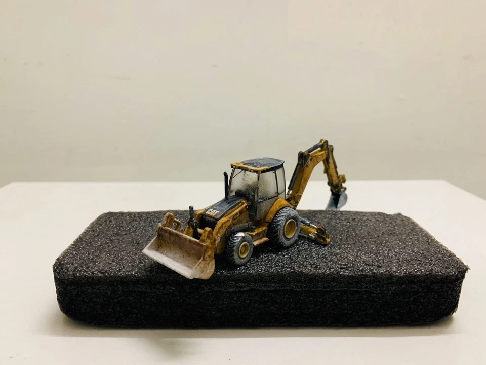 Cat 450E Backhoe Loader Muddy Edition 1:87 Ho Scale By Diecast Masters 85263 New - Image 4 of 4