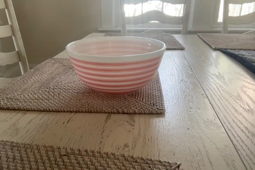 Pyrex (8.5 in diameter x 4 in H) Pink Striped Bowl 403 ALMOST MINT CONDITION!!!