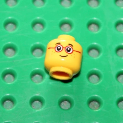 Lego Yellow Minifigure Head Child ref 3626pb1565 set 10257 80108 31141 10263 - Photo 1/1