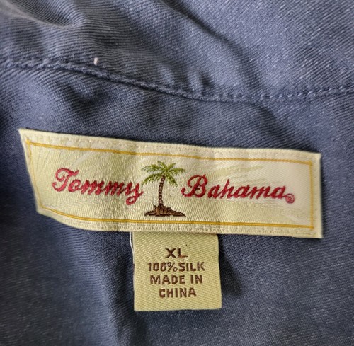 Tommy Bahama SZ XL 100% Silk Hawaiian Short Sleeve Button Down Pineapples Blue - Picture 4 of 4