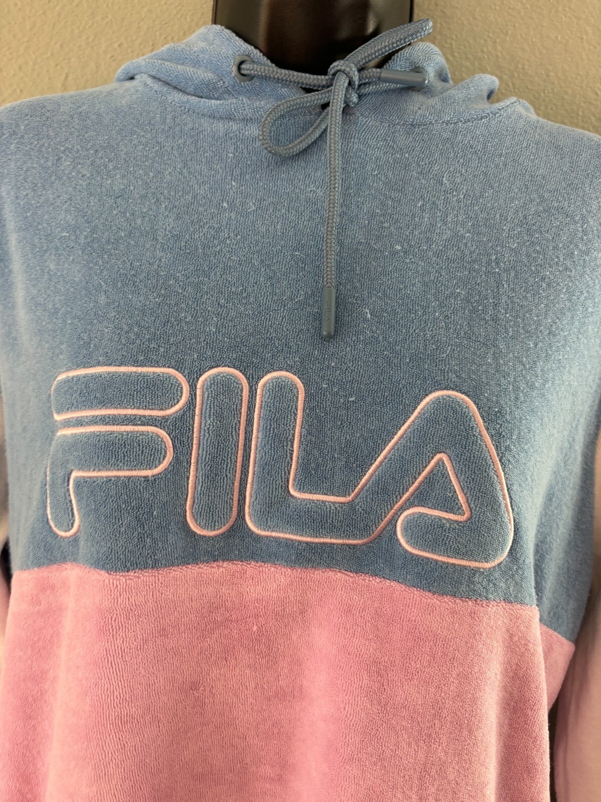 Felpa con cappuccio pull on da donna color pastello nuova con etichette $60 fila in spugna taglia small