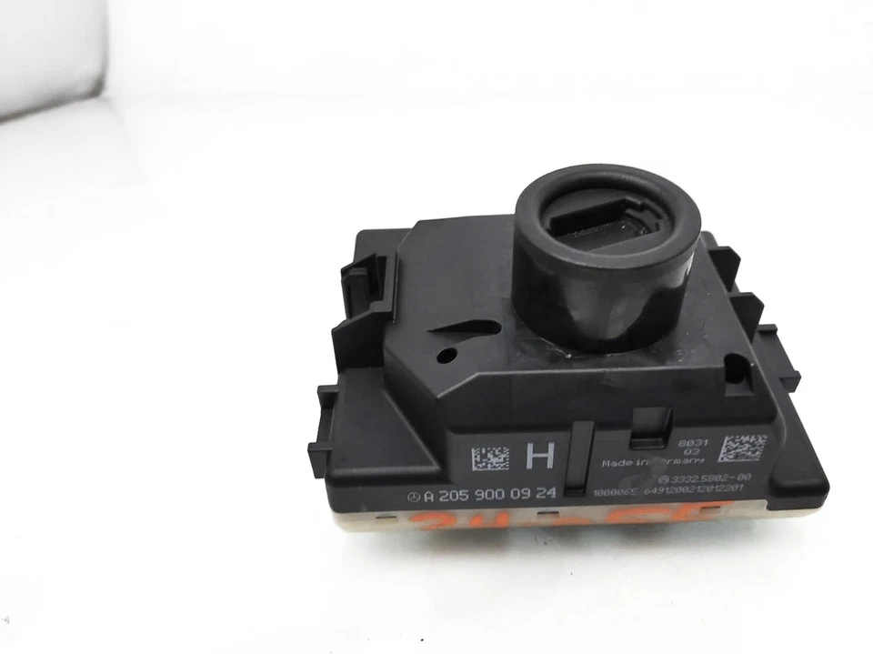 Блок слотов для ключей зажигания 2,0 л для Mercedes-Benz C300 2015-2021 годов выпуска 205-900-09-24 - Изображение 2 из 4