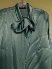 LOUIS FERAUD VINTAGE CHARMEUSE SILK BLOUSE IN BLUE ATTACHED SCARF/BOW 16-14