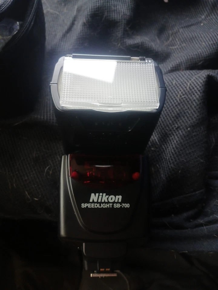 Nikon Speedlight SB-700 Shoe Mount Flash w/reflector, filters & case, used once - Image 3 of 4