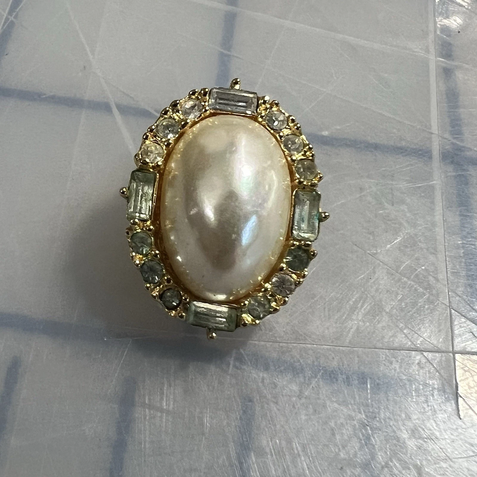 Boucles d'oreilles clips vintage Christian Dior perles cristal strass ton or simple