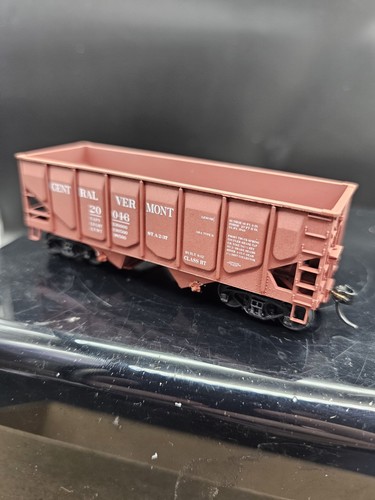 Accurail HO Train Car Central Vermont Panel Side Twin Hopper - Bild 2 von 6