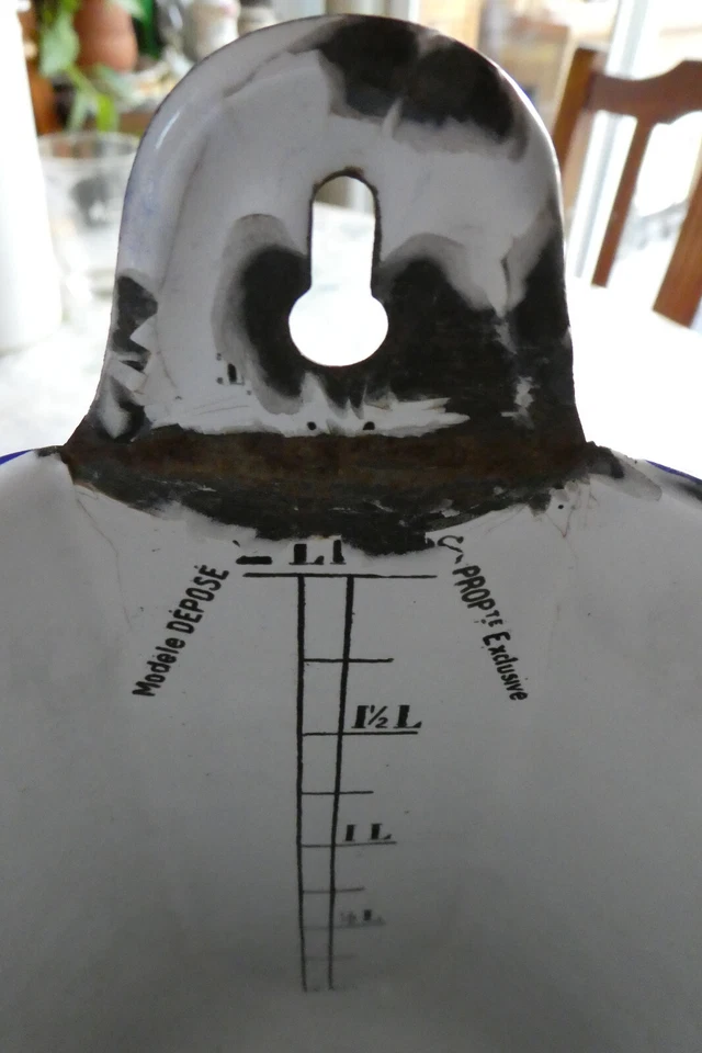 ANCIEN POT A LAVEMENT HOPITAUX DE PARIS 2 LITRES MOUCHETE LISERE BLEU VOIR PHOTO - Photo 3/4