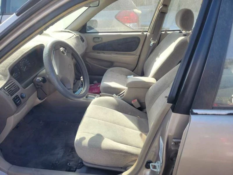 2000-2002, Toyota Corolla, Driver Corner Park Lamp-turn Signal, PN: 81520-02070 - Image 4 of 4