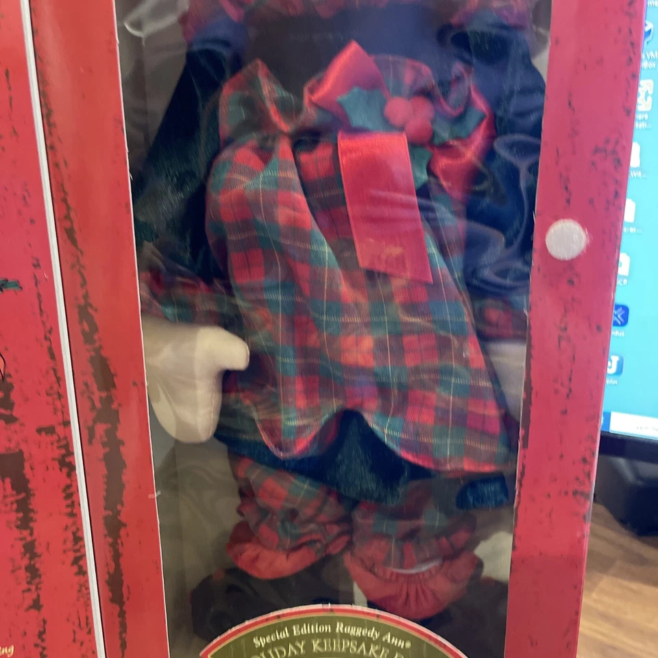 NUEVO EN CAJA-Muñeca Hasbro Raggedy Ann Holiday Keepsake-4ª en una serie de 4 2002 APLAUSOS Foto 3 de 4